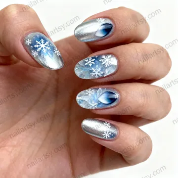 Round Nail Design #590 Image