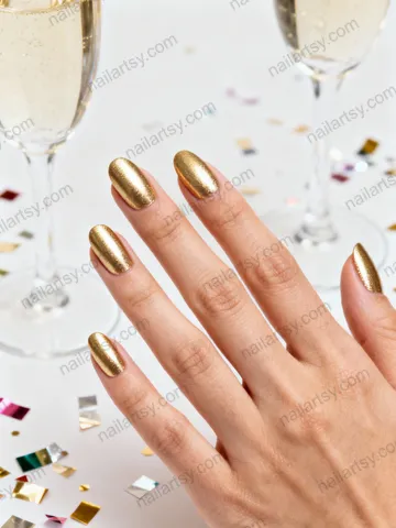 Gold Nail Design #563 Image